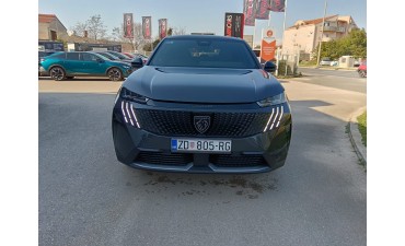 PEUGEOT 3008 1.2 136 KS HYBRID ALLURE *USLUŽNA PRODAJA*